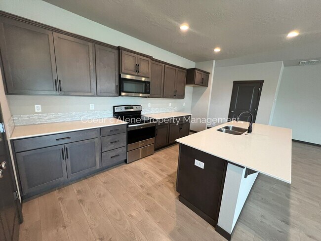 Building Photo - 3 bed house in Woodbridge