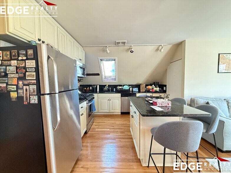 Building Photo - 11 Mapleton St