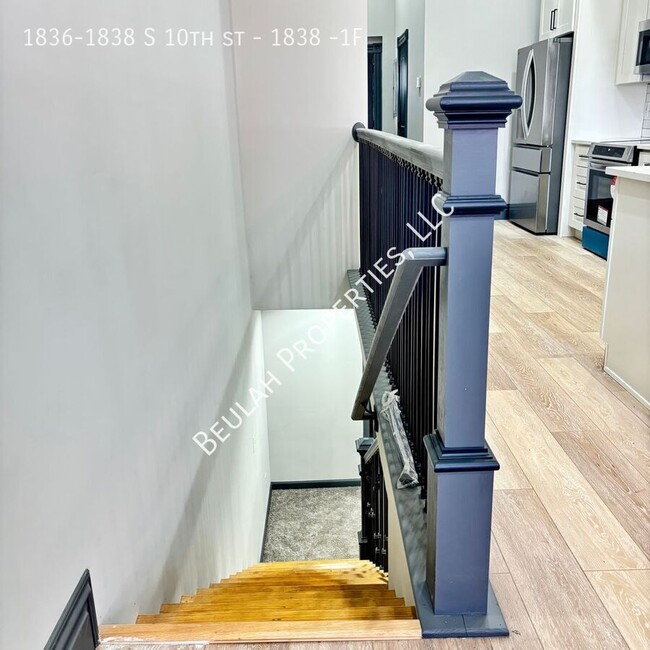 Building Photo - Bright Soulard 2bd/2bath Townhouse (baseme...