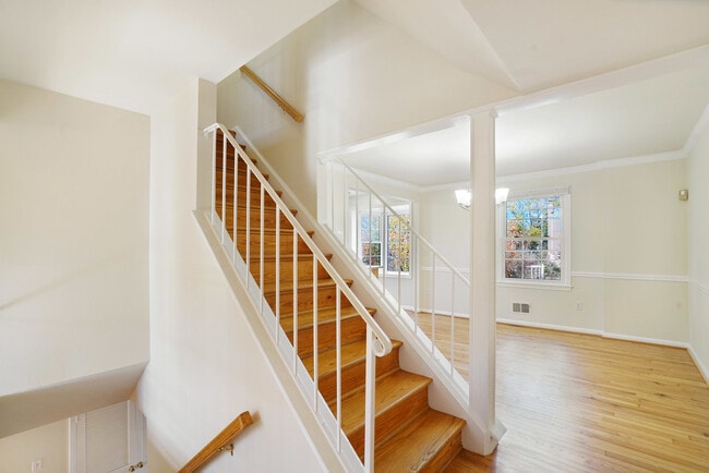 Building Photo - 4339 Cedarlake Ct