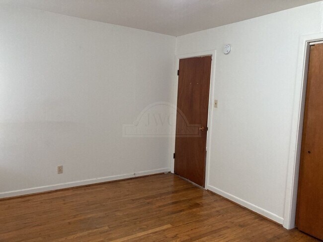 Building Photo - 310 Prather Dr