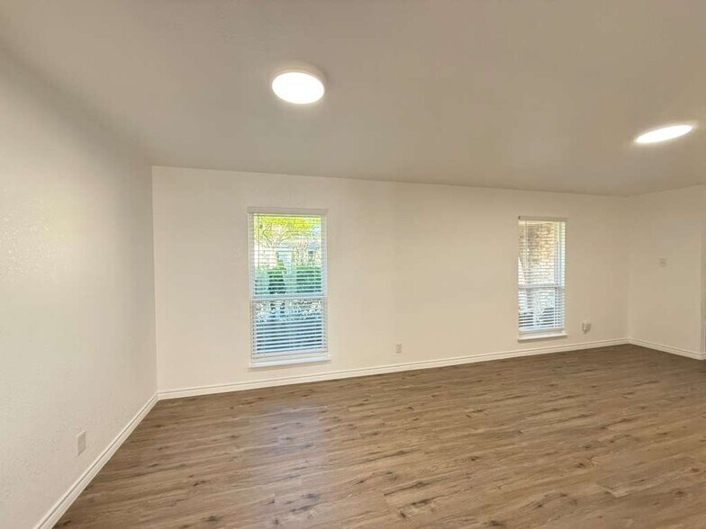 Building Photo - 4510 Briargrove St