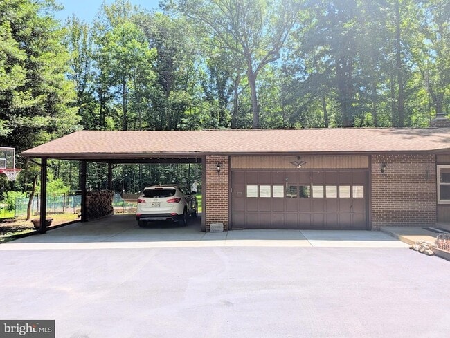 Building Photo - 6997 Gilbeth Rd