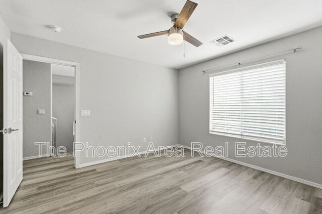 Building Photo - 534 E Bartlett Way