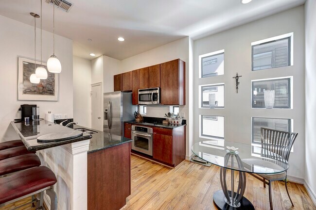 Building Photo - 1525 Birdsall St