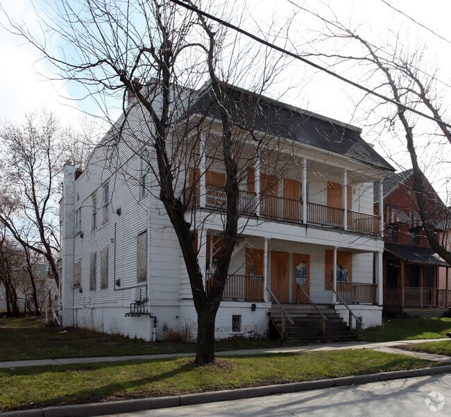 Primary Photo - 828 Lagrange St