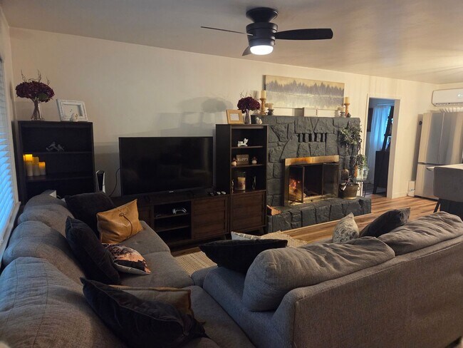 Building Photo - Updated Twain Harte Home