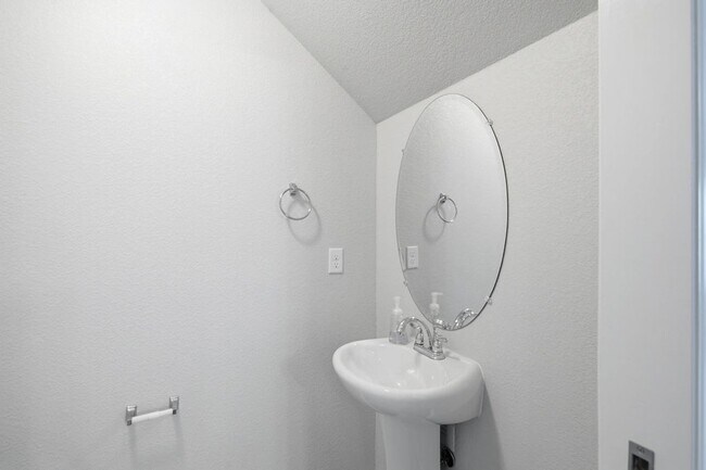 Building Photo - 3 Bedroom Townhome in Fort Collins