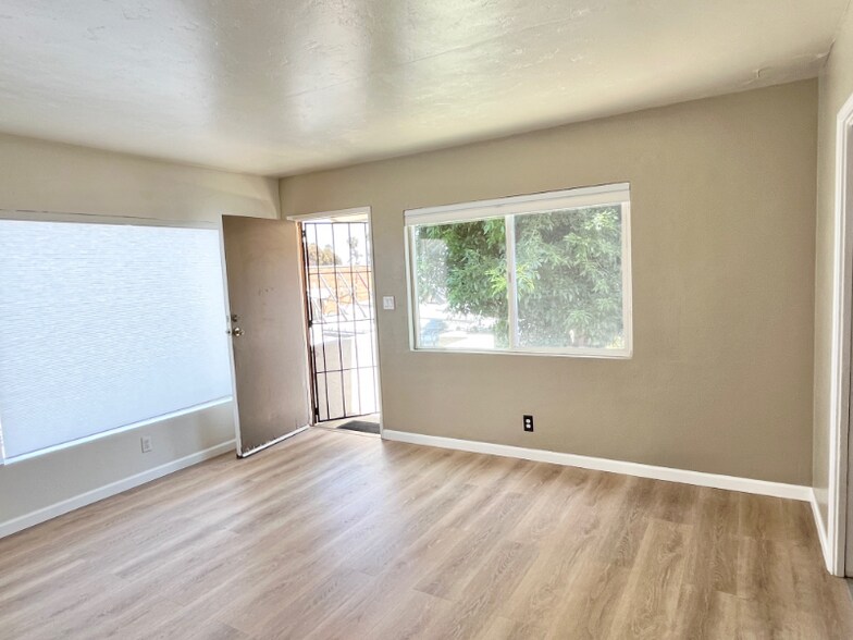 Building Photo - 1570 Hornblend St