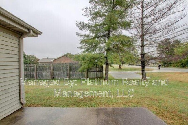 Building Photo - 1601 Minglewood Dr