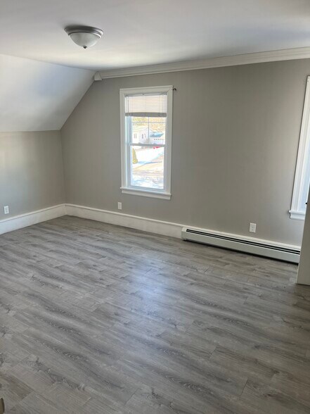 Building Photo - 116 Maple Ave