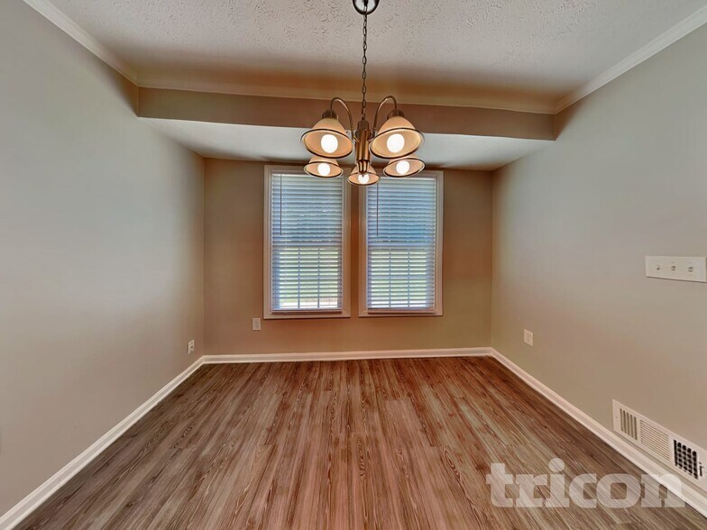 Building Photo - 515 Westbridge Dr