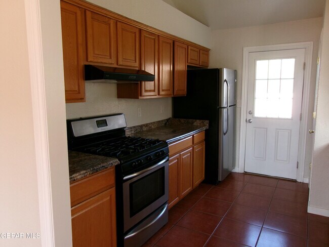 Building Photo - 733 Colchester Dr