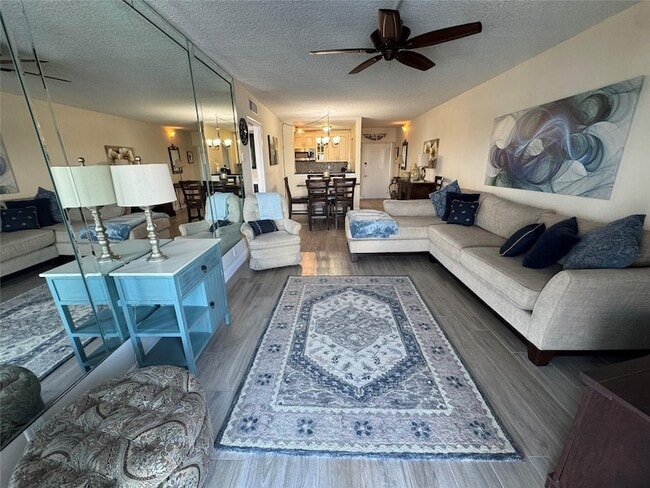 Building Photo - 95 N Birch Rd