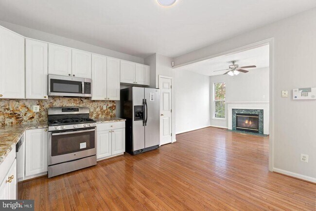 Building Photo - 13700 Barksdale Dr
