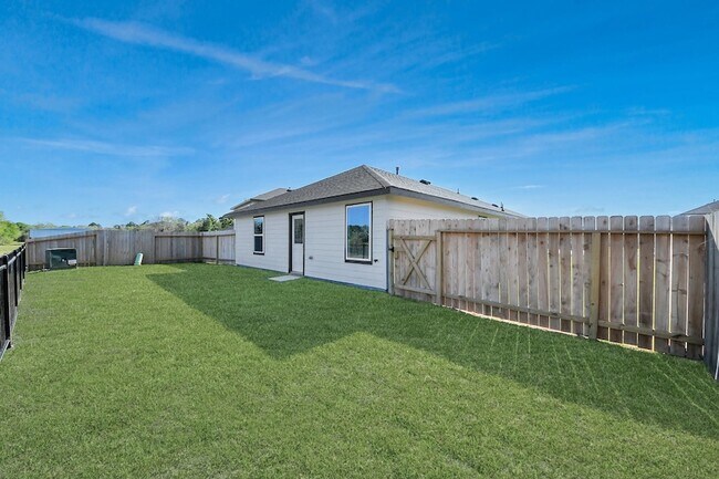 Building Photo - 1027 Bluegill Ln