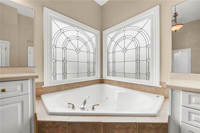 Building Photo - 225 Lake Summit View