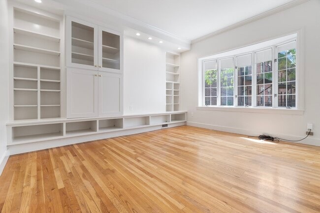 Building Photo - 26 Clarendon St