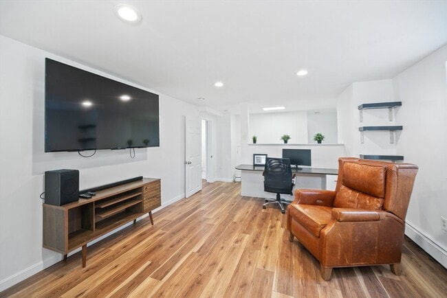 Building Photo - 59 Wyvern St