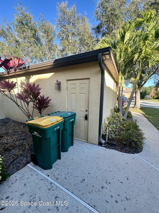 Building Photo - 855 Luminary Cir