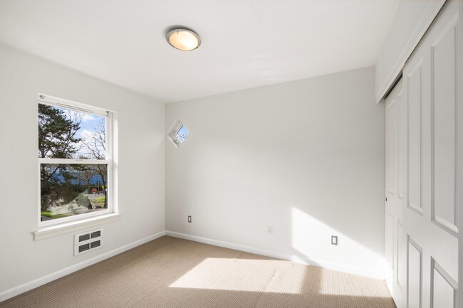 Building Photo - 112 22nd Ave