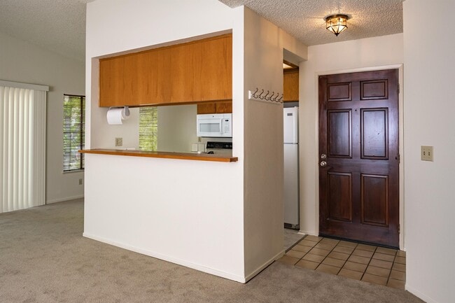 Building Photo - 38860 Cherry Glen Common