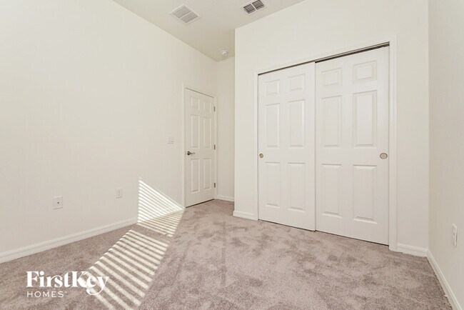 Building Photo - 315 Corbel Ln