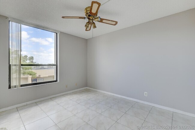 Building Photo - 6751 N University Dr