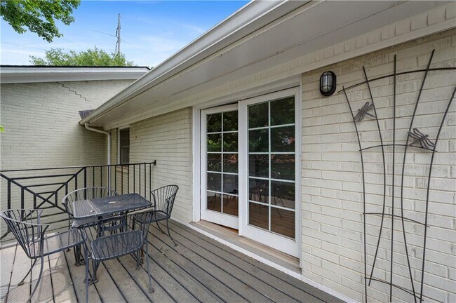 Building Photo - 866 Briarcliff Rd NE
