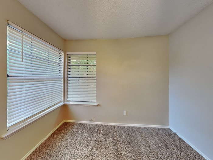 Building Photo - 104 NE Timber Ridge Dr