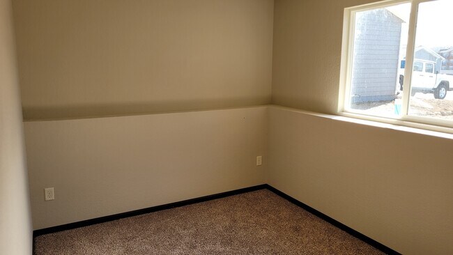 Building Photo - 628 Abraham Ct