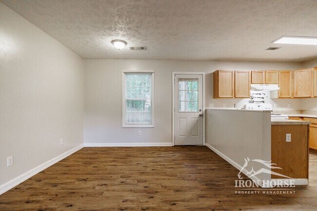 Building Photo - 605 Baron Dr