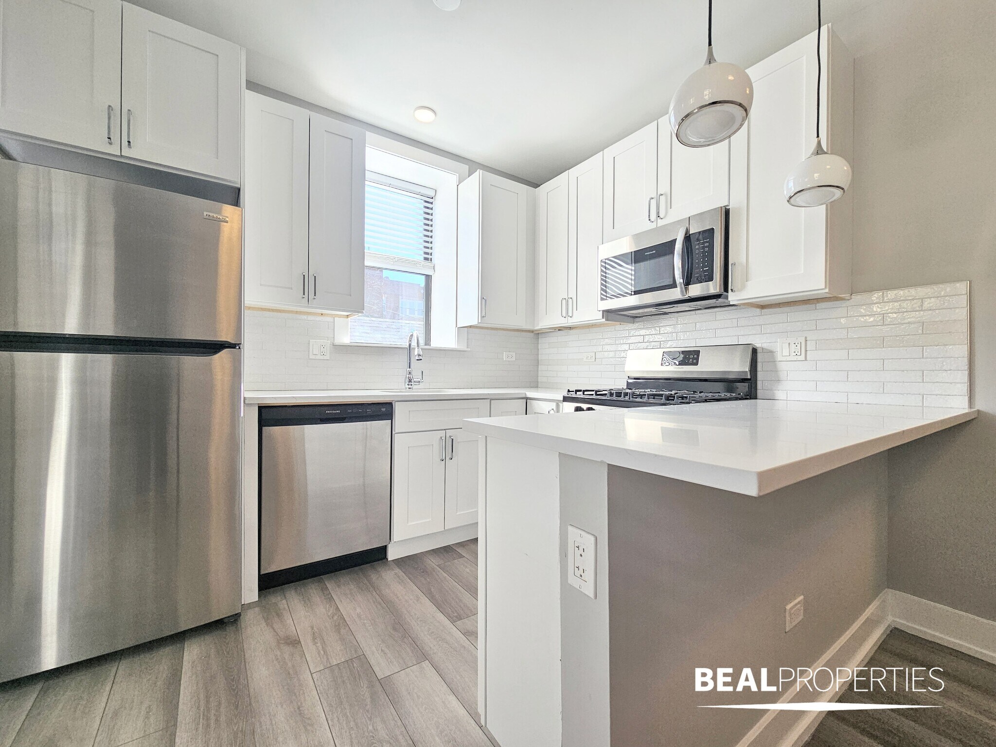 Building Photo - 3935 N Janssen Ave