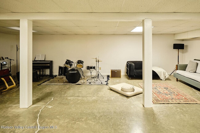 Building Photo - 90 Reuter Rd