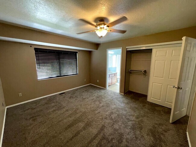 Building Photo - Great 4 Bed/3 Bath home in Layton