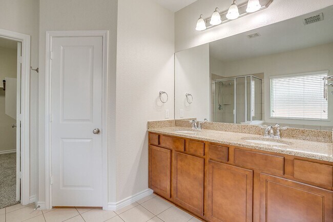 Building Photo - 3801 Weatherstone Dr