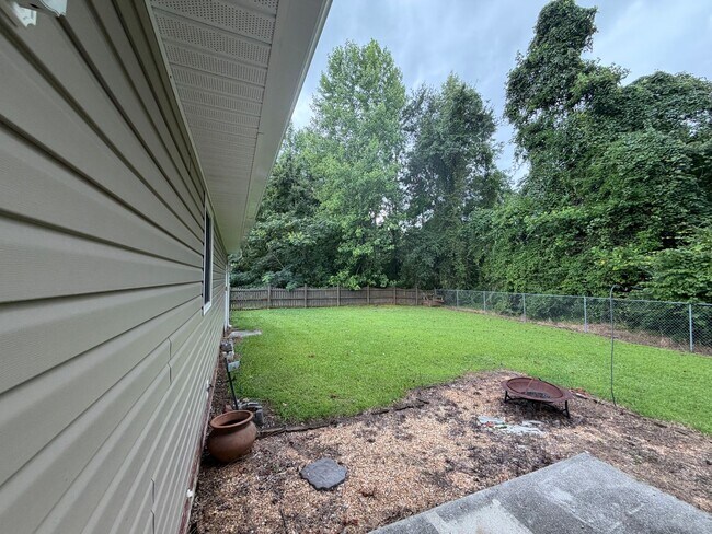 Building Photo - 717 Mallard Dr
