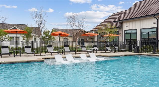 Building Photo - 2600 N Lake Forest Dr