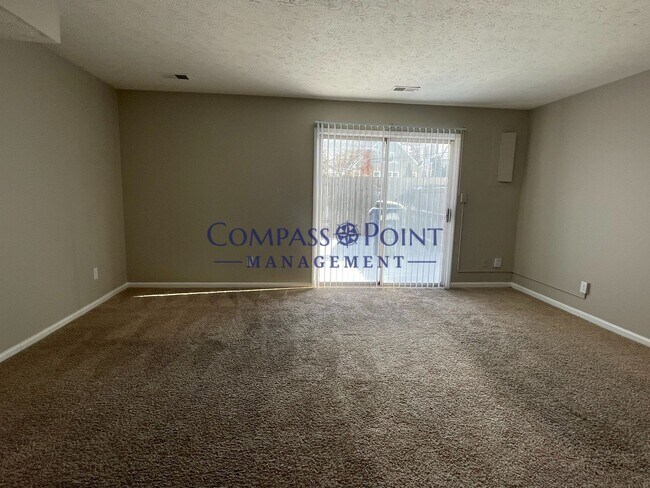 Building Photo - 2BR 1.5 BTH townhouse, First Month's Rent Free!!