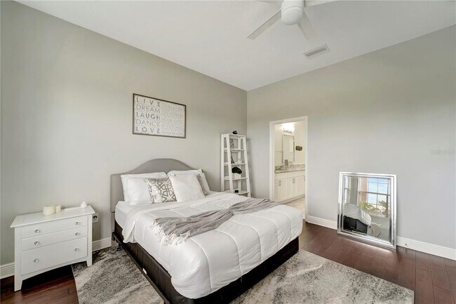 Building Photo - 8436 Miramar Way
