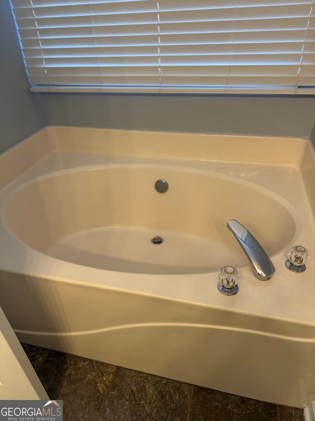 Building Photo - 135 Plantation Blvd