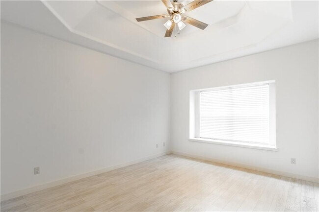 Building Photo - 22 San Roman St