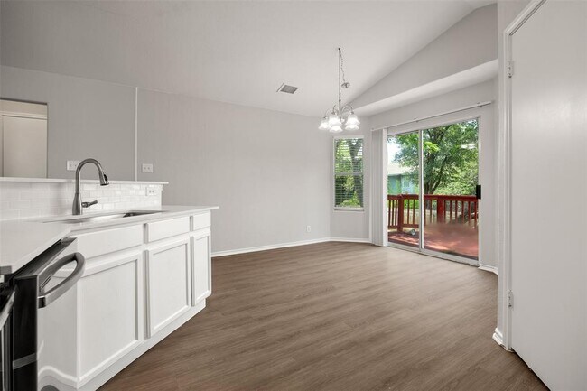 Building Photo - 16702 Shipshaw River Dr