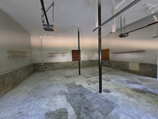 Building Photo - 3 bed, 2.5 bath House for Rent.