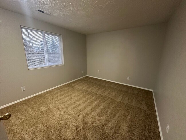 Building Photo - 9505 SW 47th Ave