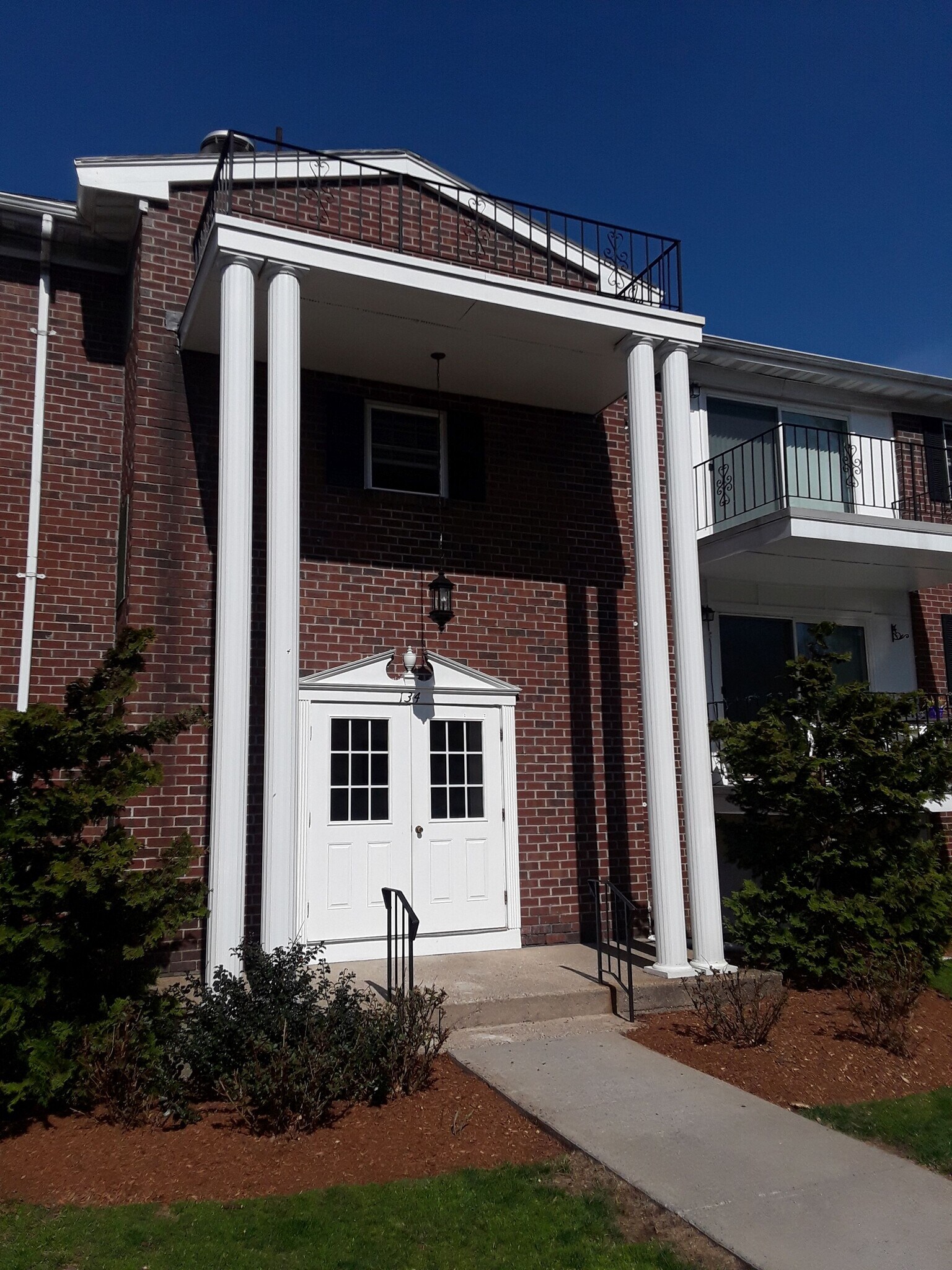Building Photo - 134 Plymouth Dr