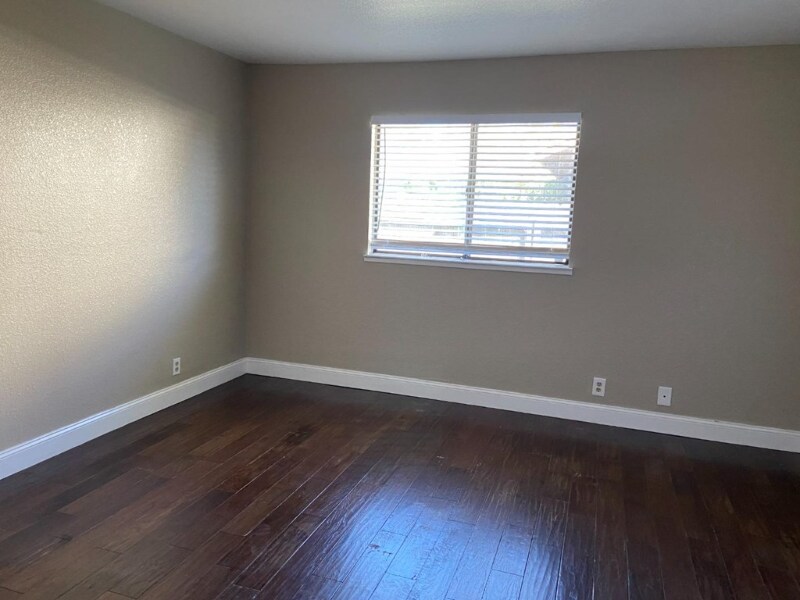 Building Photo - 700 Lacross Ct