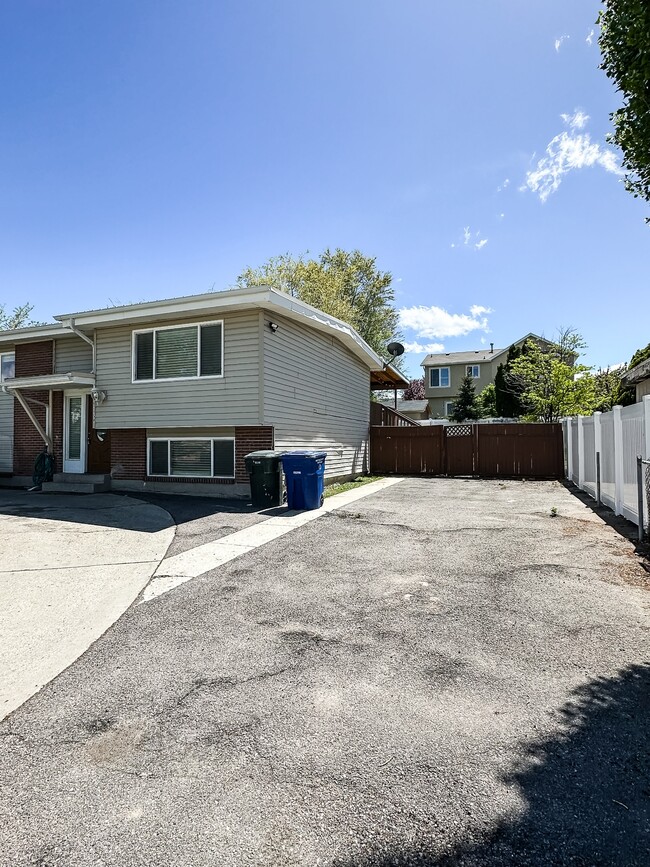 Building Photo - 6745 W 3860 S
