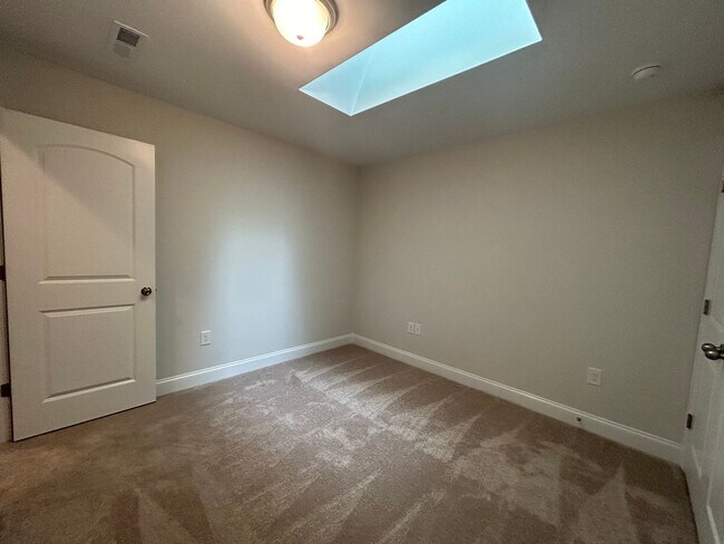 Building Photo - Like NEW Luxury 2-story townhome 2 bedrooms and 2.5 baths + Flex room + 1 car garage in High Point
