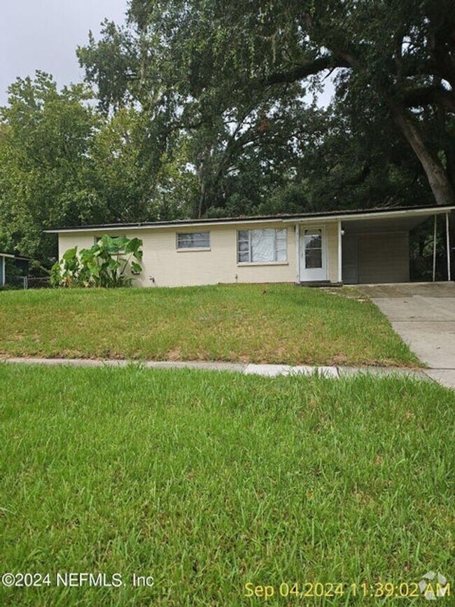 Building Photo - Cute home in the heart of Orange Park